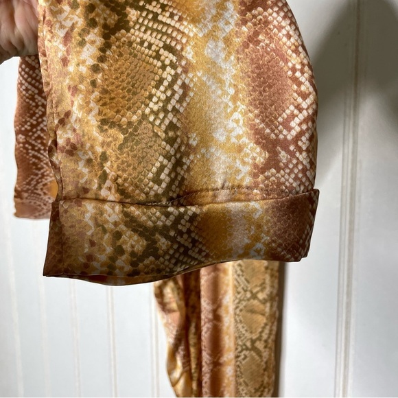 BEACH RIOT Avery High Waist Cropped Pant Size XS Golden Snakeskin Print Satin 79 - Picture 4 of 7